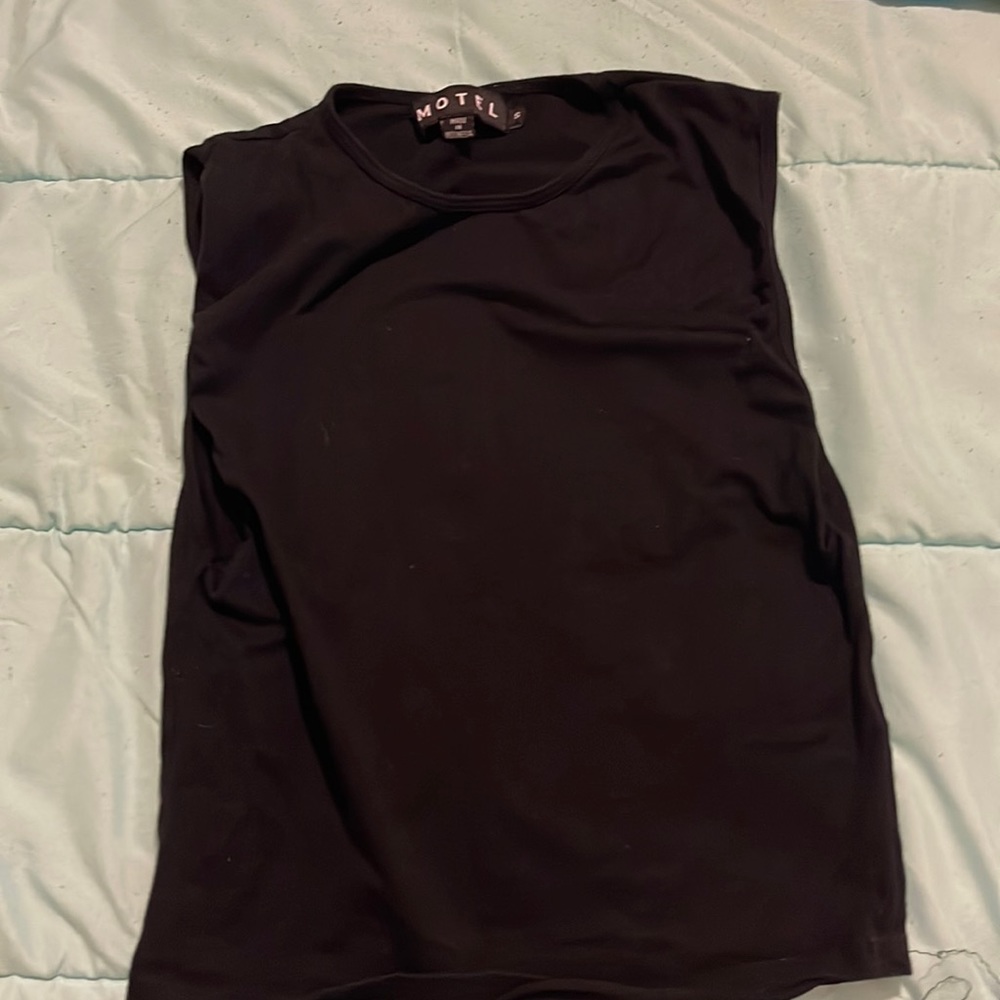 LIGHTLY WORN black muscle crop top